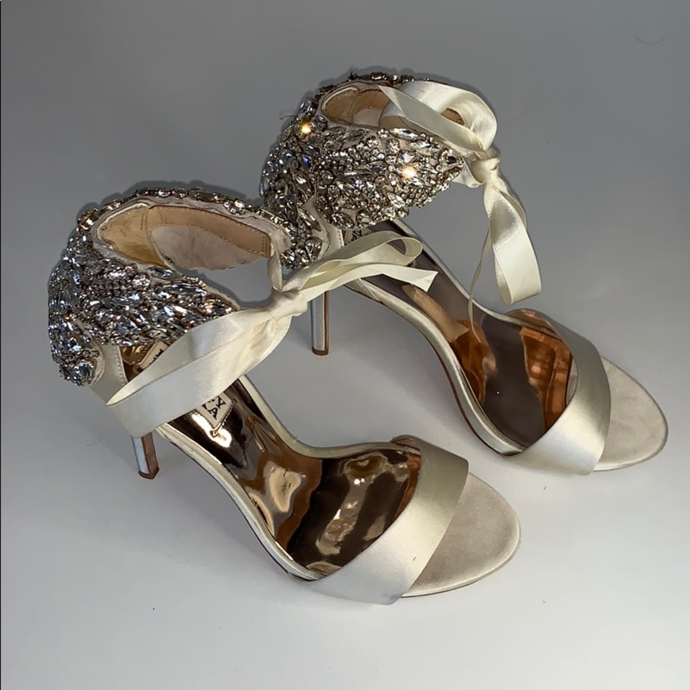 Badgley Mishka ivory satin heels 8 1/2